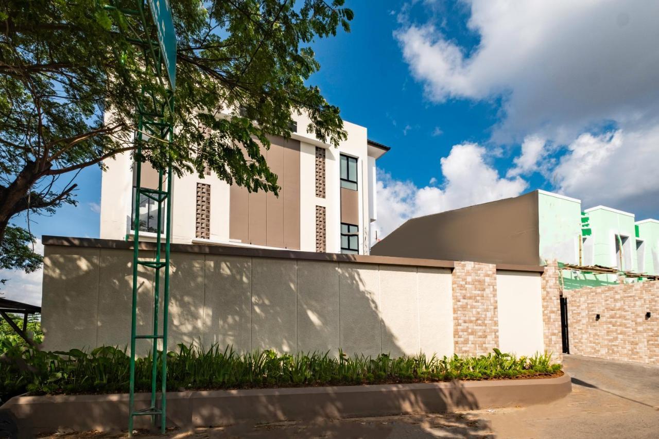 קארוואנג Oyo Life 2673 Rosewood Residence מראה חיצוני תמונה